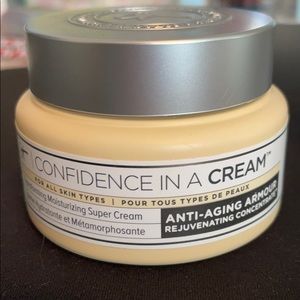 IT cosmetics 2 ounce
